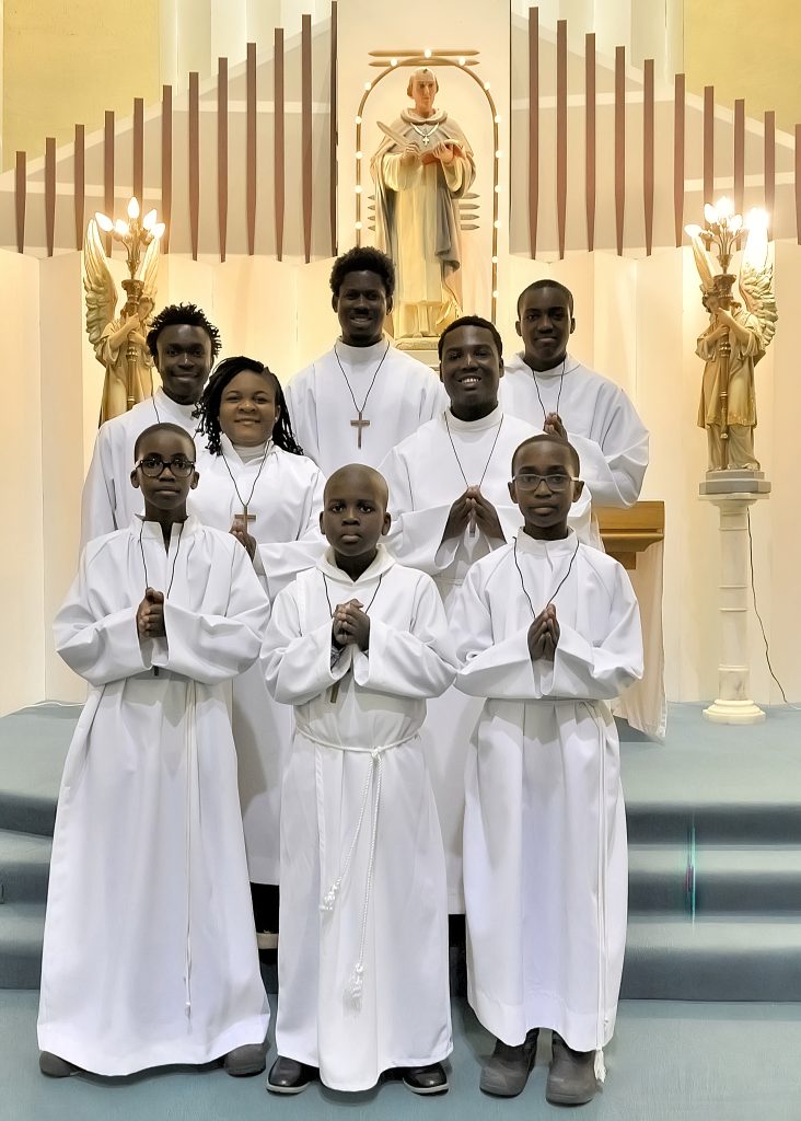 _33M0291-Groupe des servants de messe-Église St-Albert-Le-Grand-Fonds-Daniel Abel